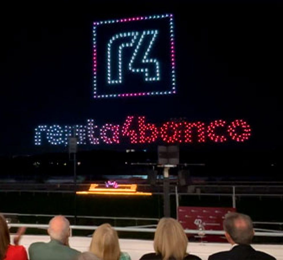 Renta 4 Banco celebra su 40 aniversario mirando al futuro con un espectáculo de drones en el Hipódromo de la Zarzuela