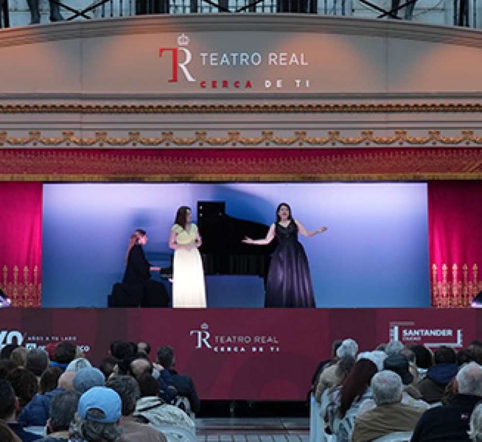 Renta 4 celebra su 40 aniversario llevando la ópera a toda España con la Carroza del Teatro Real